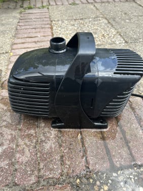 Te koop Messner mpf 8000 Vijverpomp let op snoer 2 meter  nat en droog