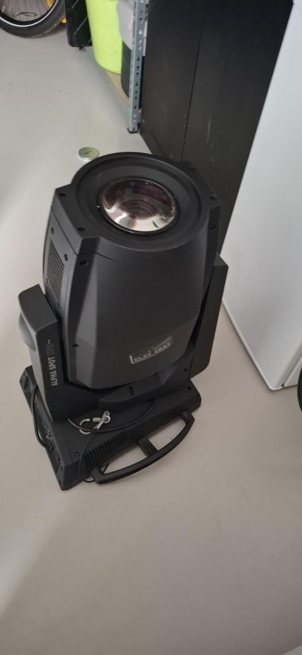 ClayPaky Alpha Spot 575 HPE 2 X 1 defect+ reserve onderdelen.