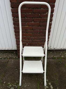 Compacte, opvouwbare stalen trapladder met twee treden