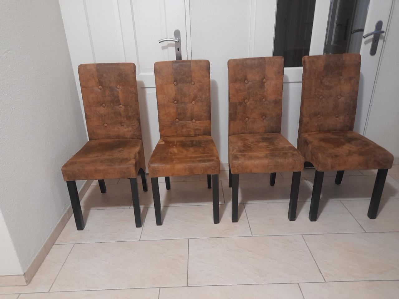4 Prachtige stoelen (z.g.a.n.)