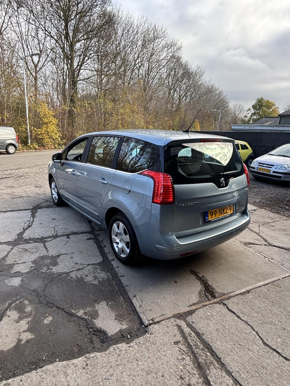 Peugeot 5008 voljaar apk!