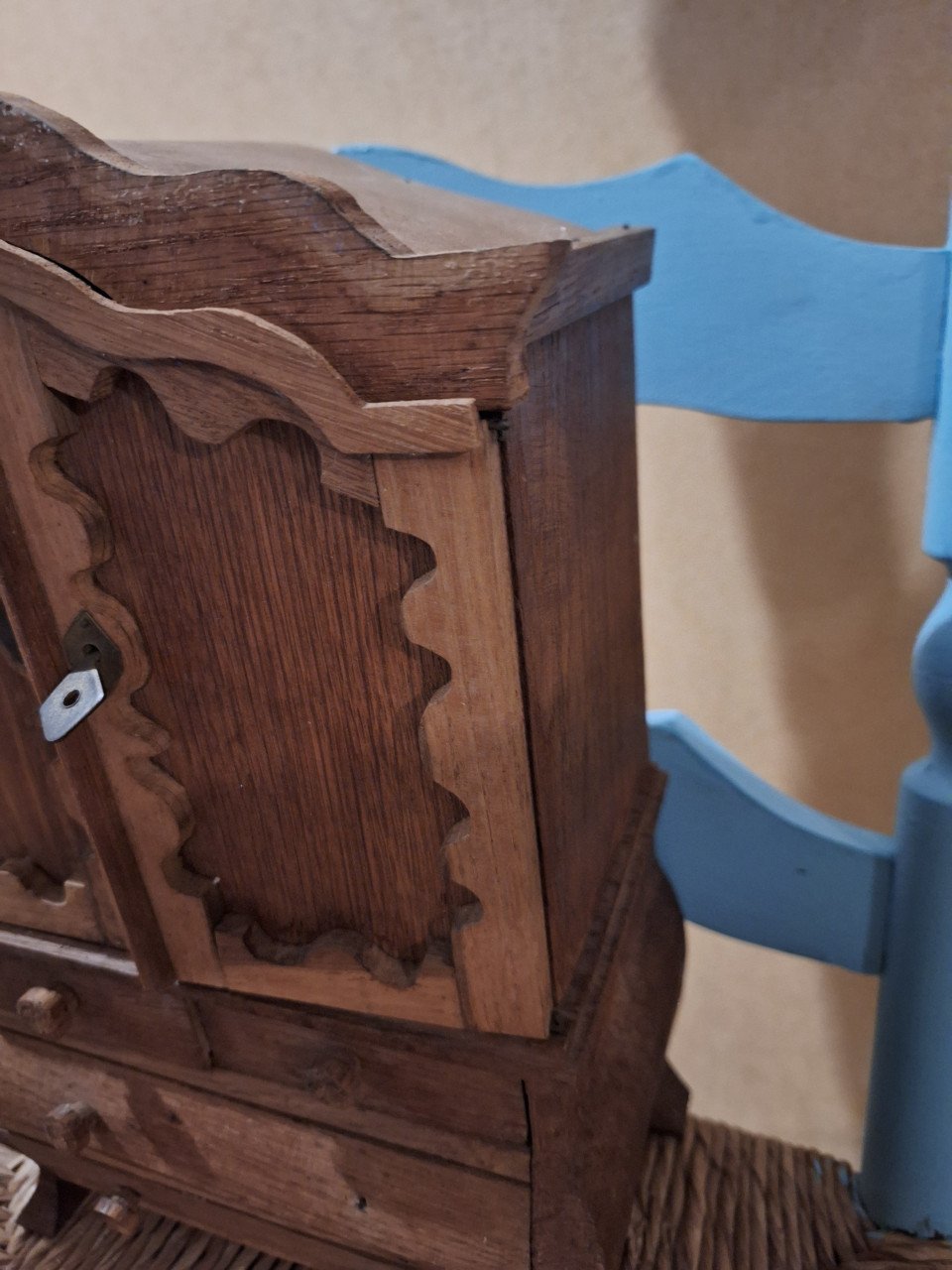 Decoratief brocante kastje