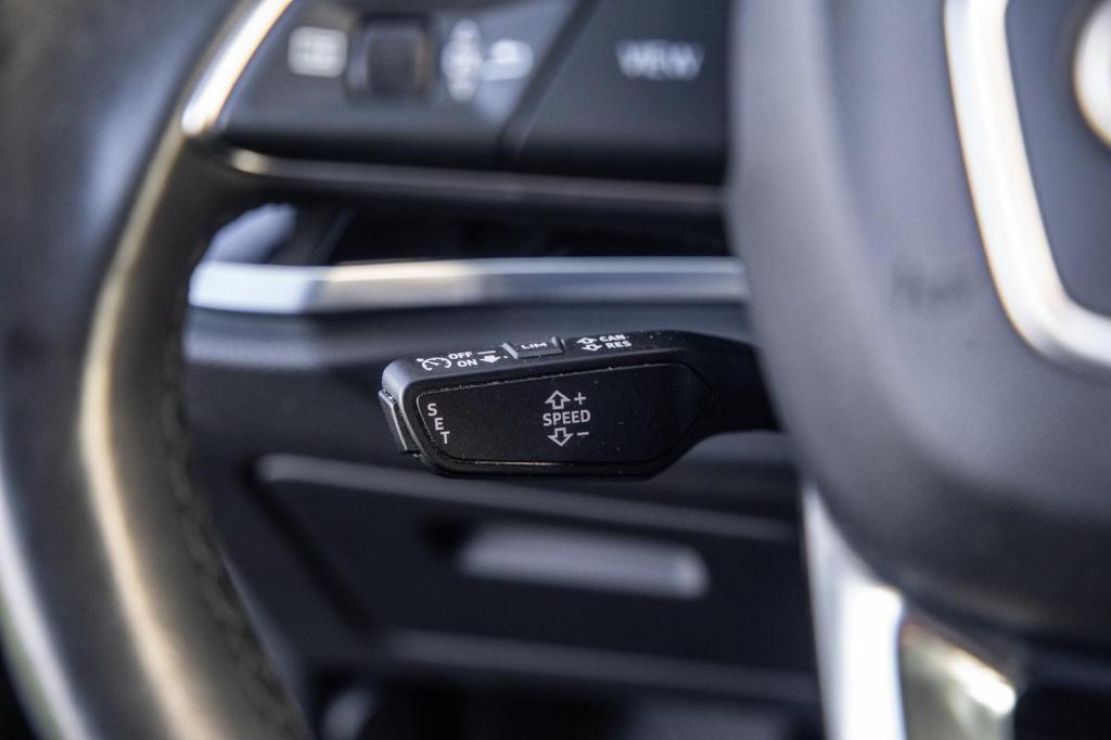 Audi Q3 45 tfsi e edition automaat / plug in hybrid / stoelverwarming / lee