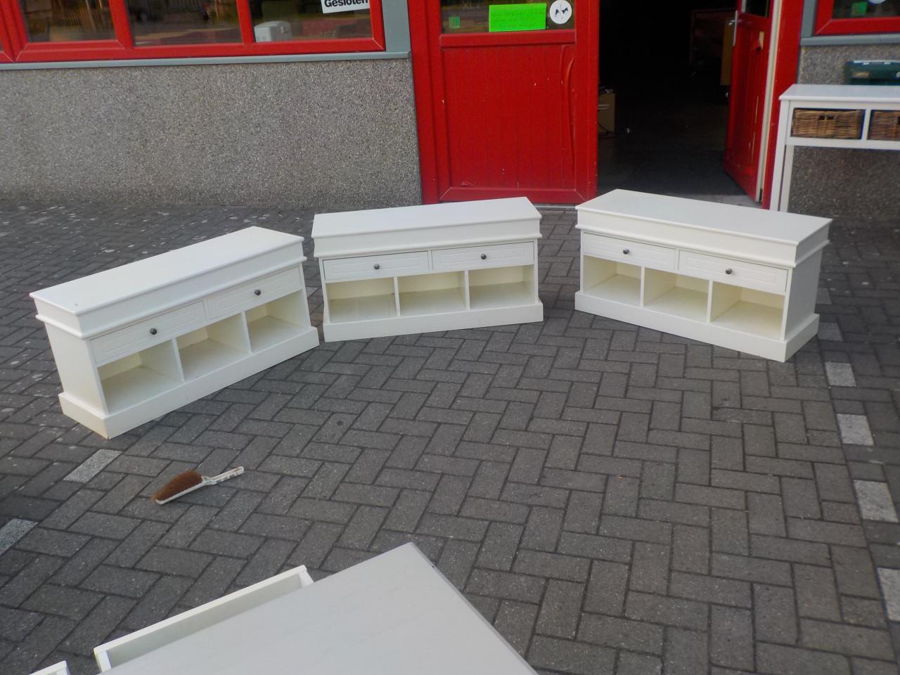 Mooie kwaliteit wit tv. meubel in goede staat