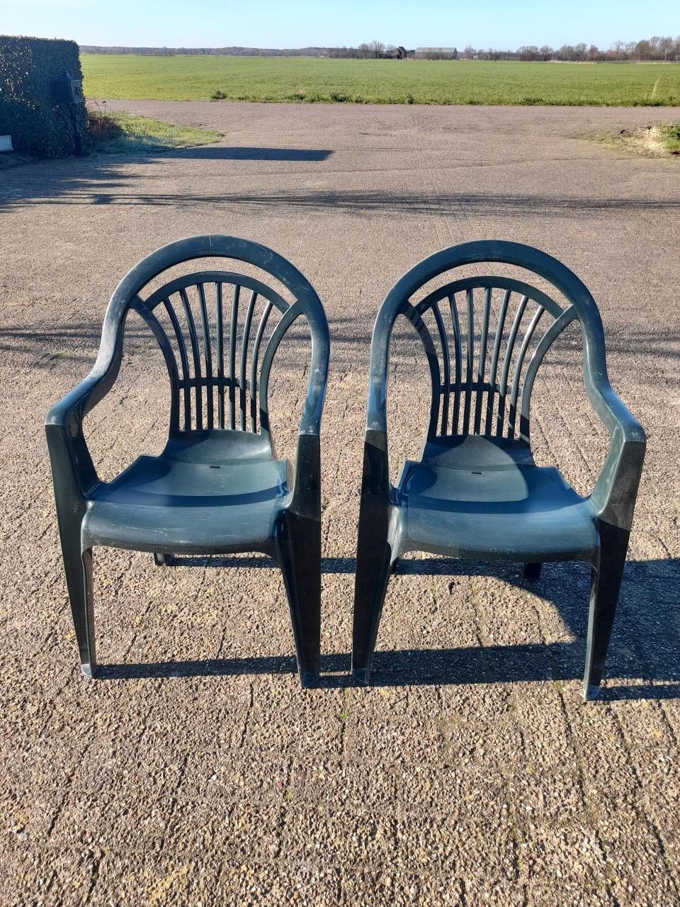 2 stapelbare tuinstoelen