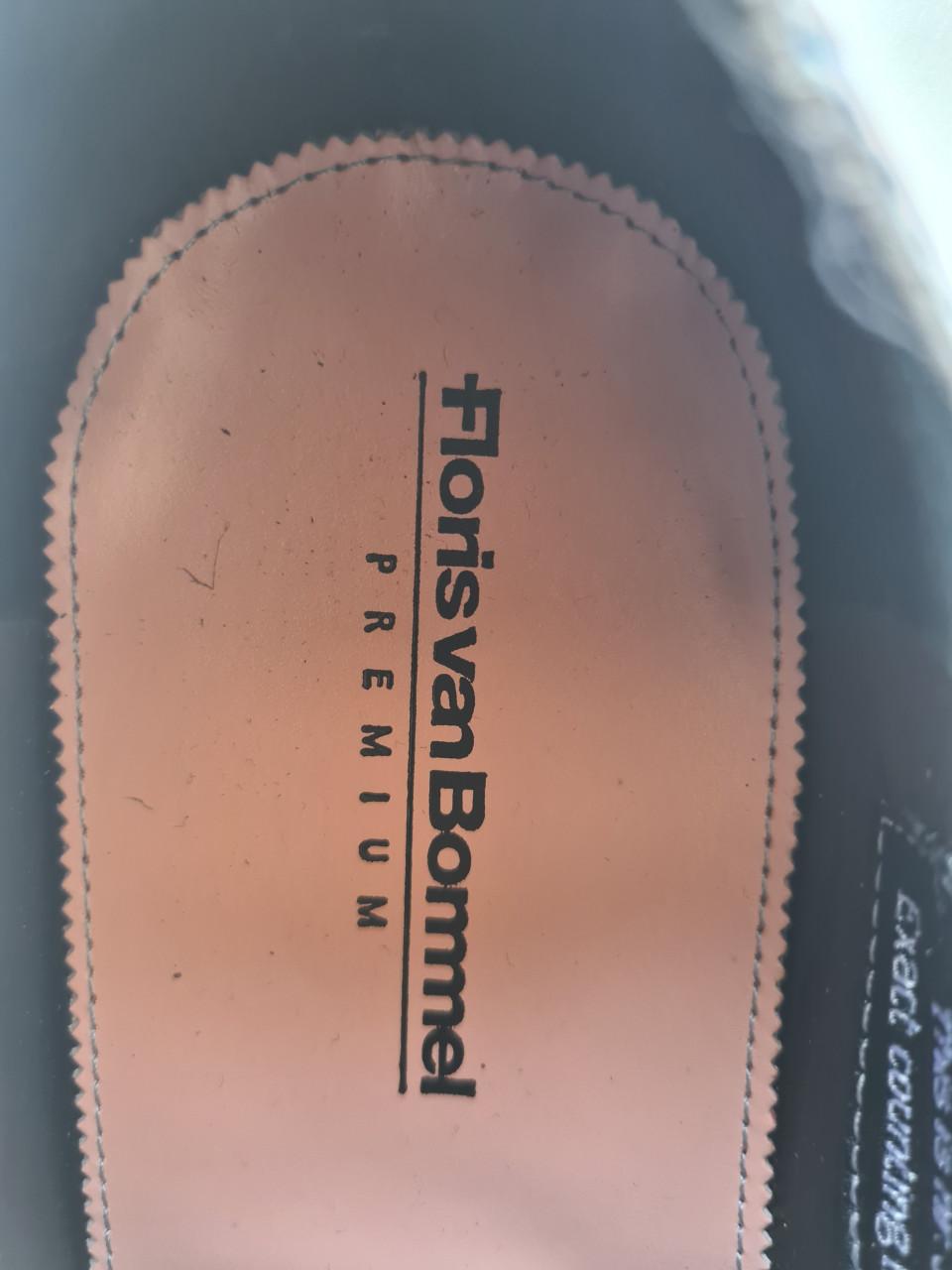 Floris van Bommel geheel leren  schoenen blauw Mt 42 Nieuw !