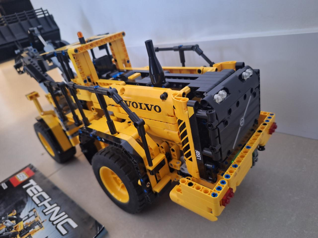 Technic lego shovel 42030 / wiellader Compleet&werkend!