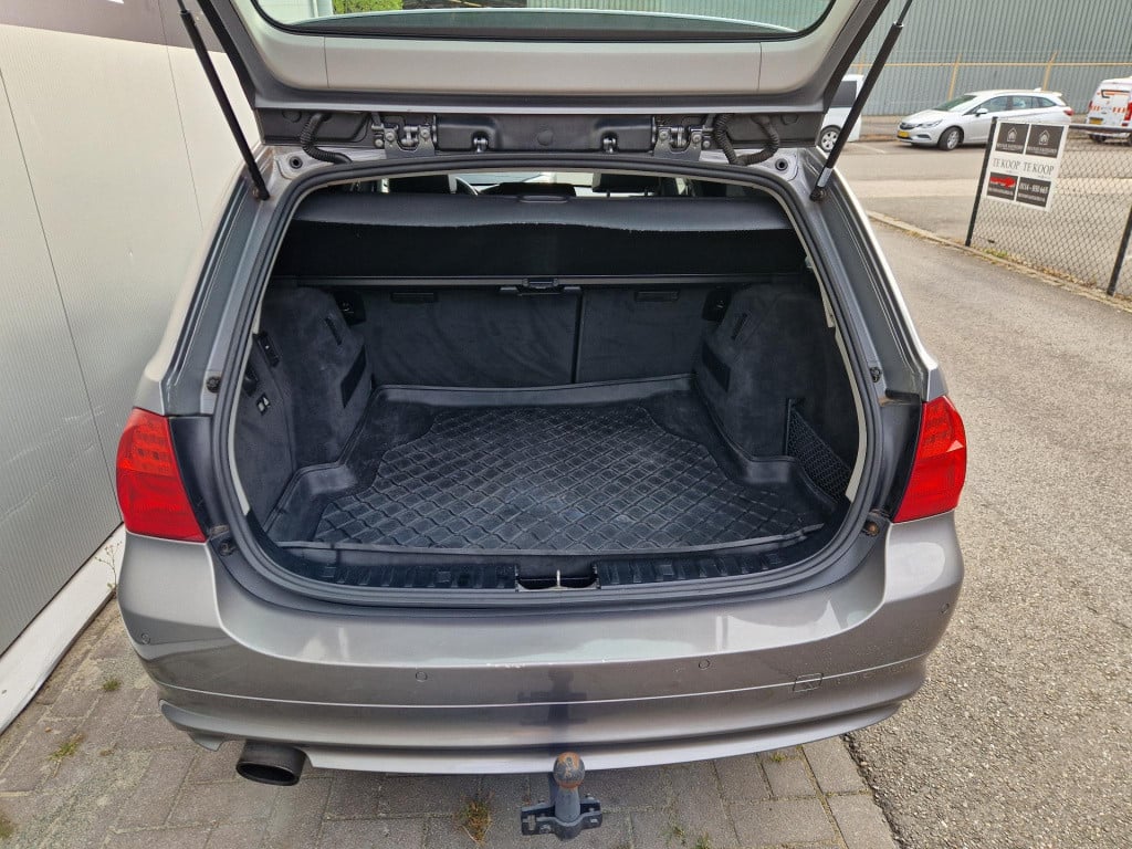 BMW 3-serie touring 320i high executive