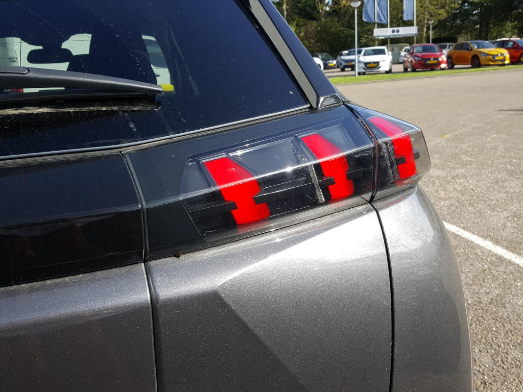 Peugeot 2008 1.2 puretech 130pk allure navigatie | apple carplay & android 