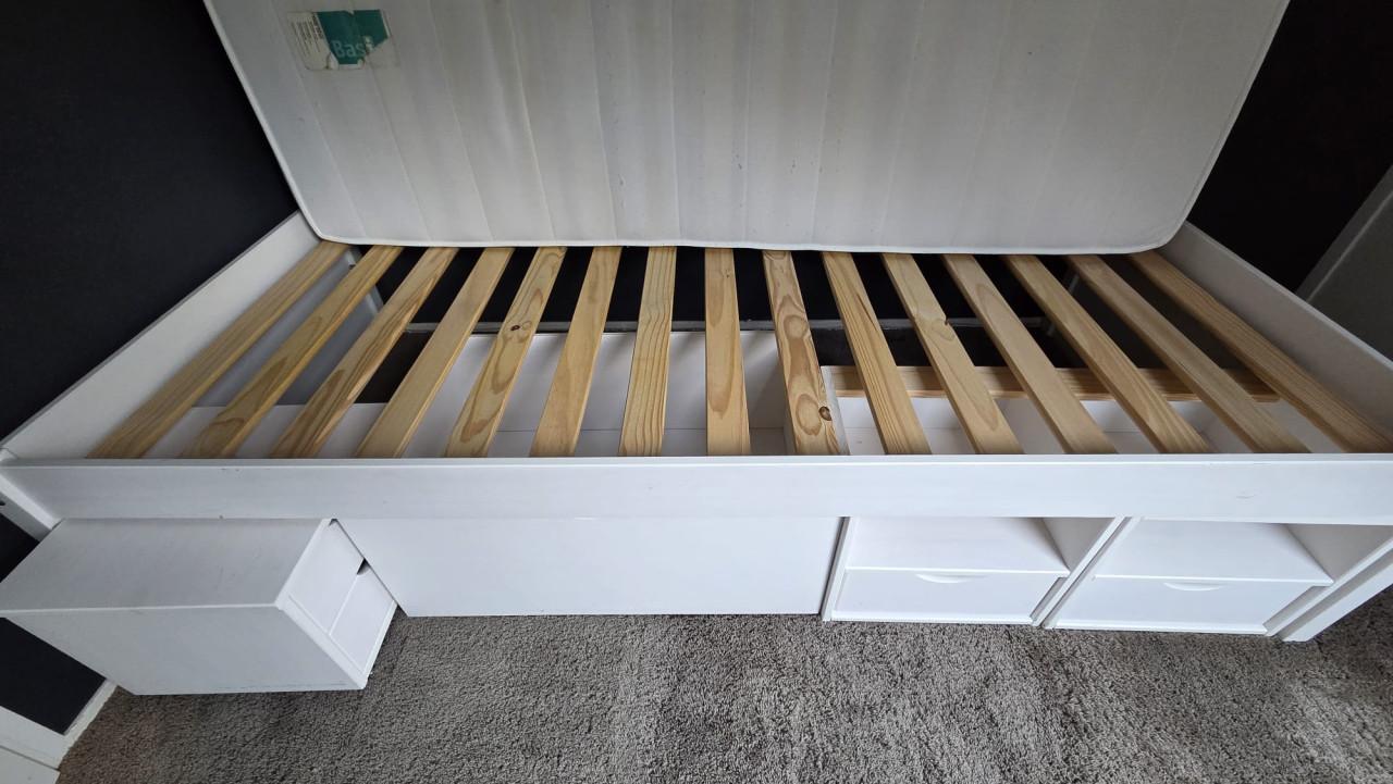 Bed met veel opbergruimte