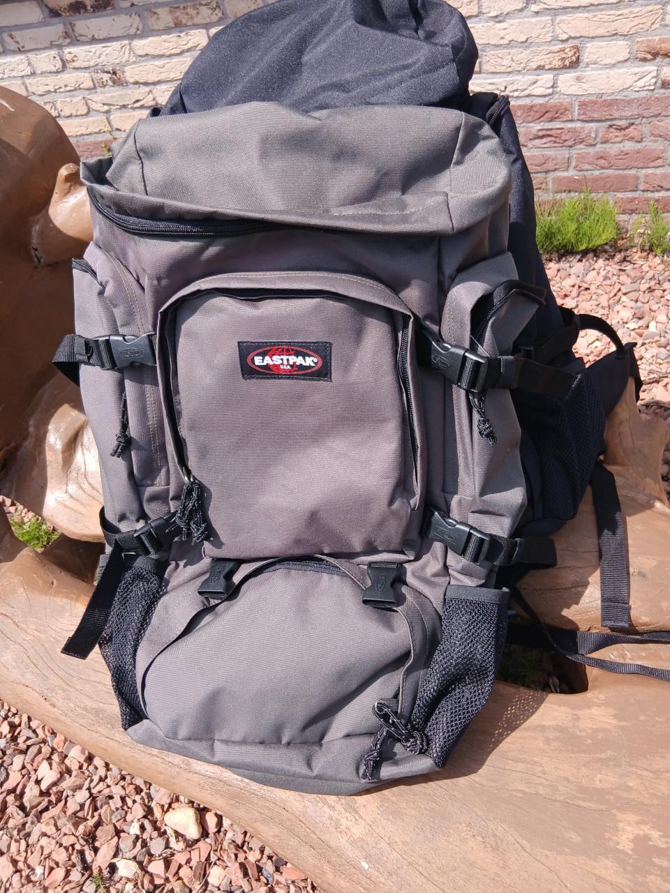 2 rugtassen eastpak suplyer