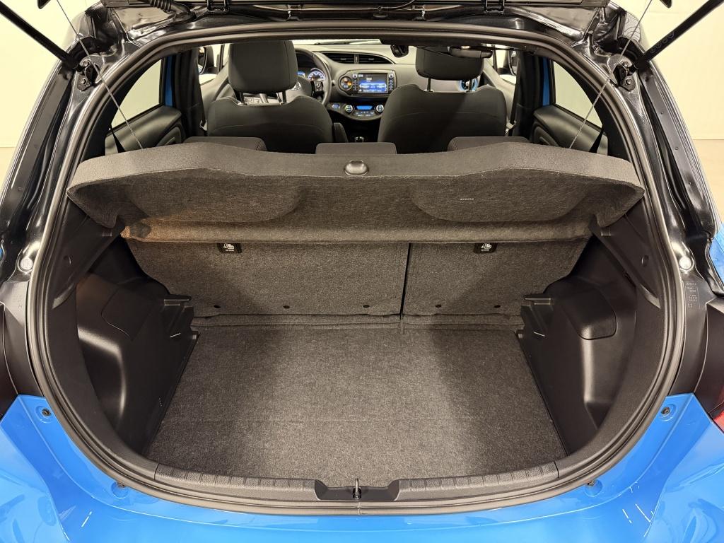 Toyota Yaris 1.5 hybrid skyblue edition