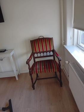 Karakteristieke stoel uit de tijd van oma.