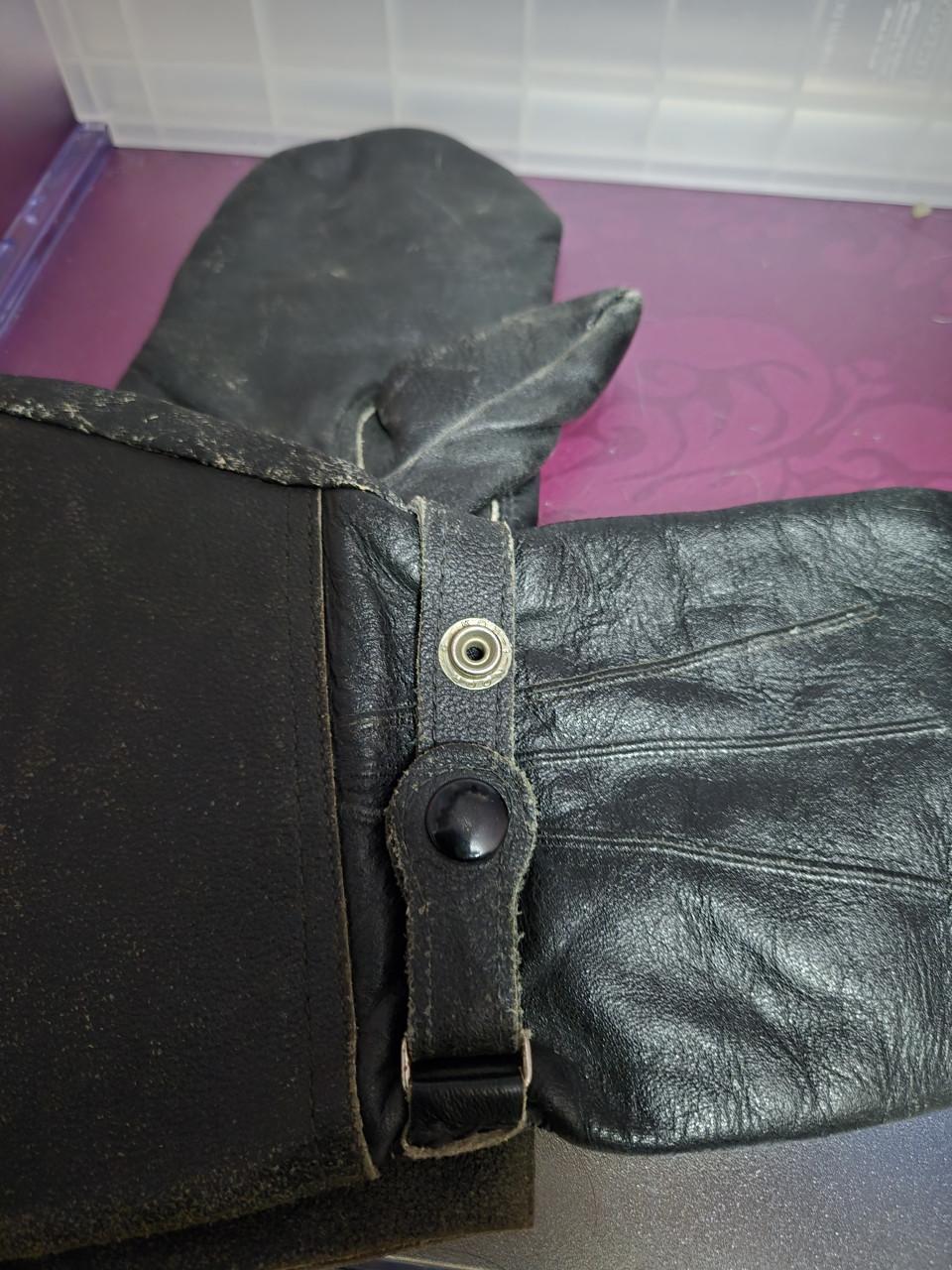 Vintage leren handschoenen of wanten,