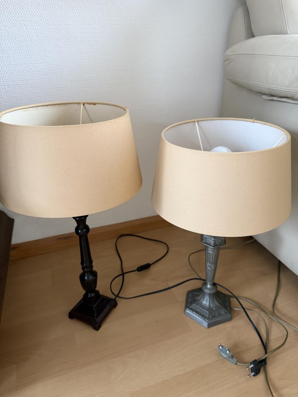 2 mooie Schemer/ Bijzetlampjes. 50 en 56 cm.