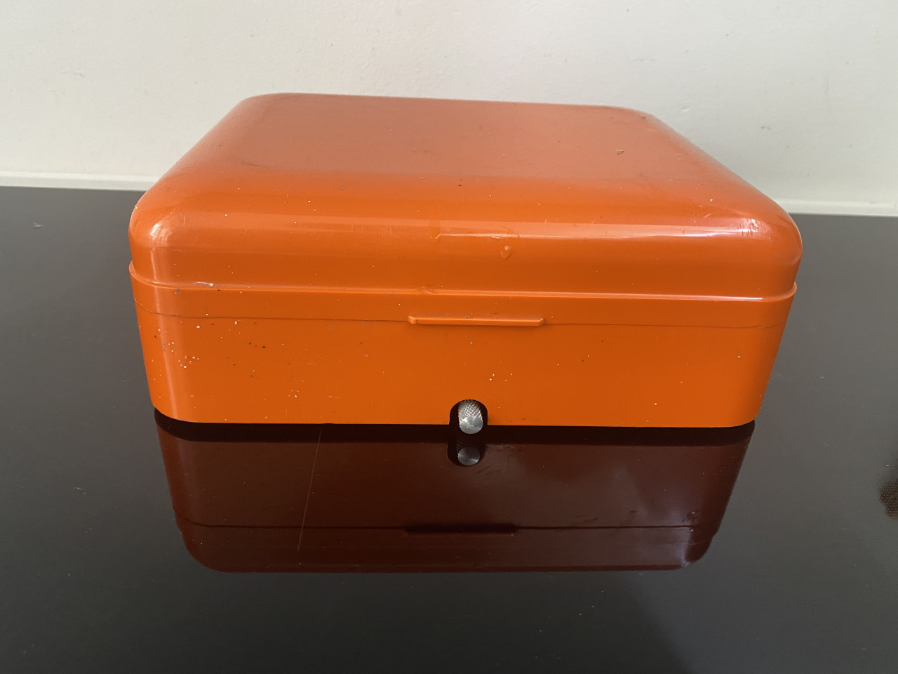 Vintage oranje keukenweegschaal