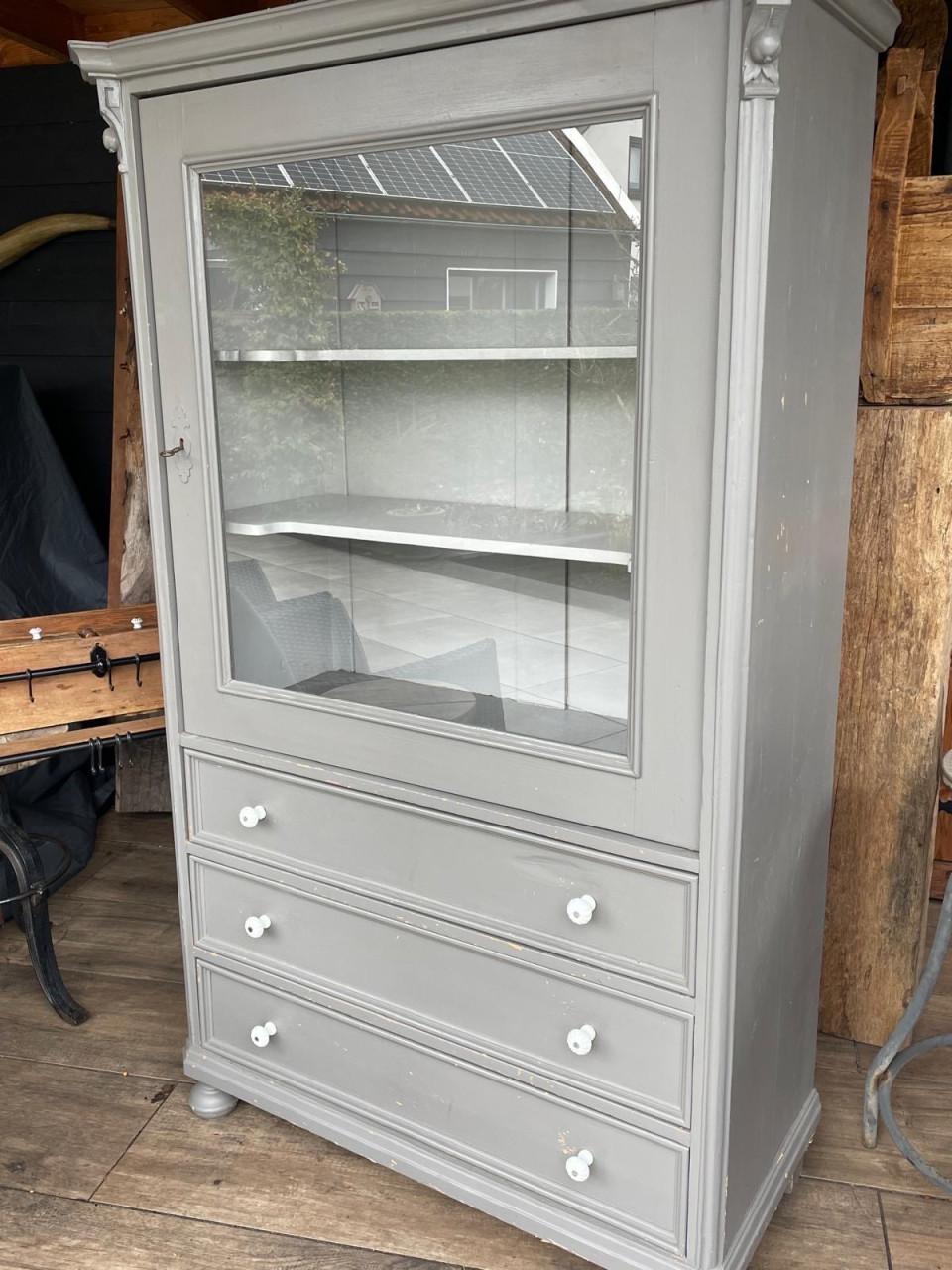 Vitrine kast / glazen kast met lades