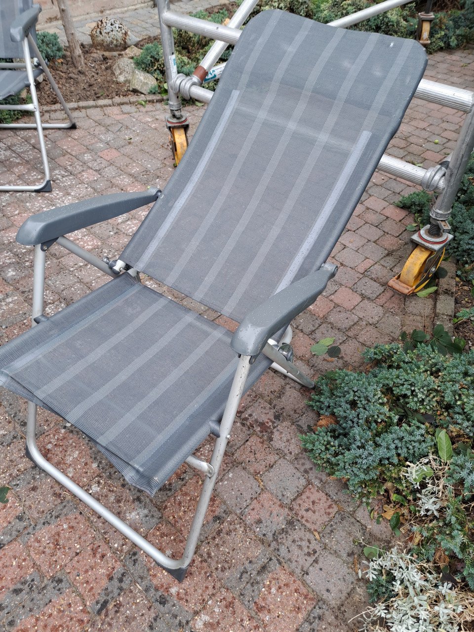 2 ANWB Campingstoelen verstelbaar hoge rug met vertelbare tafel