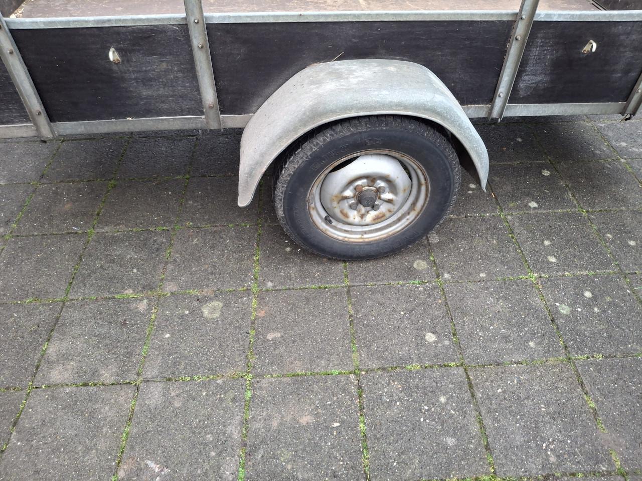 Aanhangwagen ongeremd.