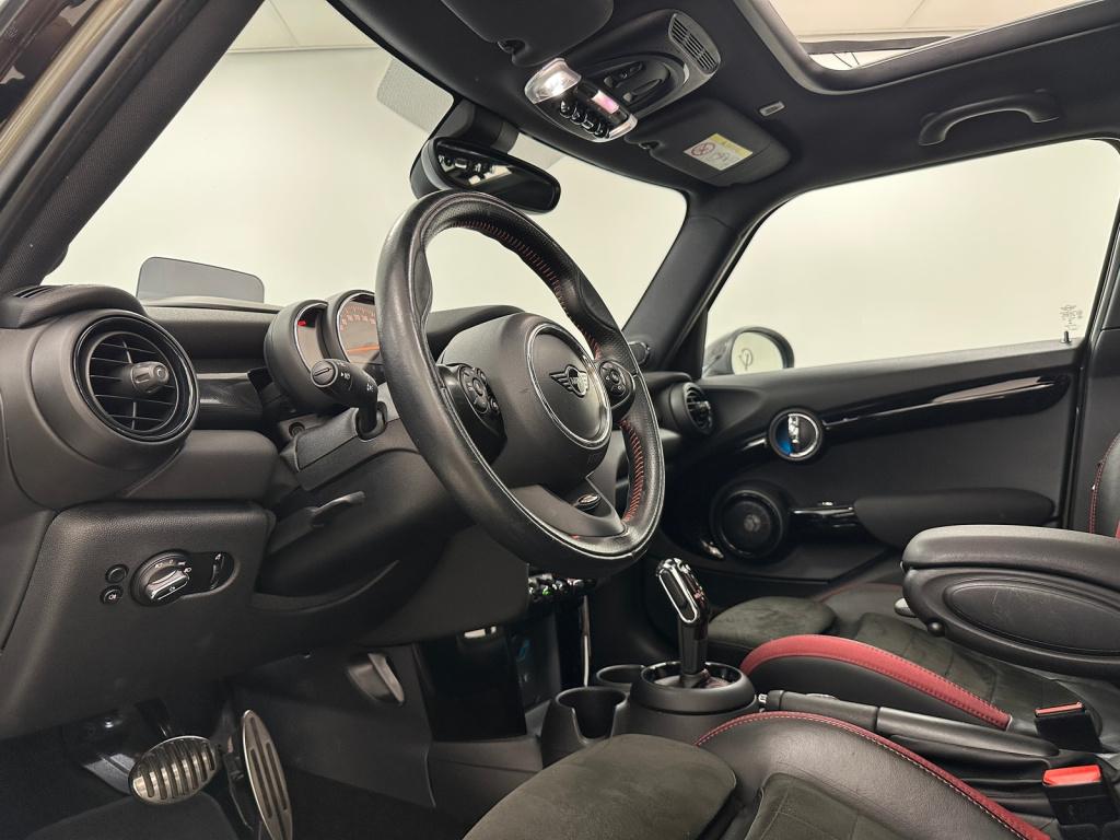 Mini 5-deurs 2.0 cooper s jcw | emerald grey | harman/kardon | yours interi