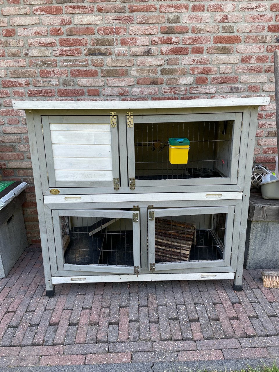 Konijnenhok (buiten), met toebehoren
