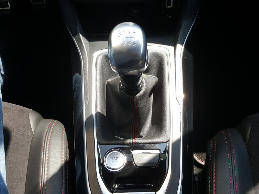 Peugeot 308 gt 1.6 turbo-205pk navigatie | full-led | alcantara | trekhaak 