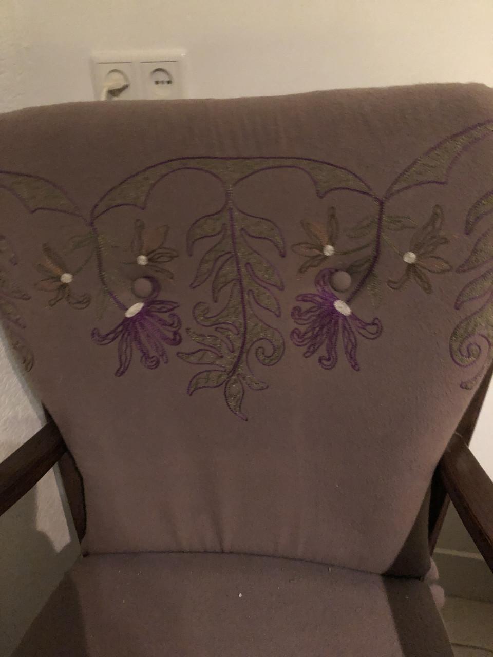 Oma's fauteuil met klederdrachtstof