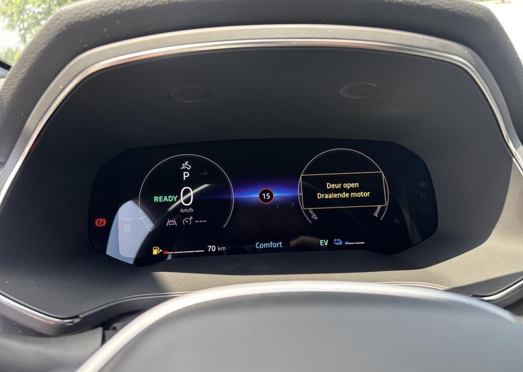 Renault Captur 1.8 e-tech full hybrid 160 techno - demo