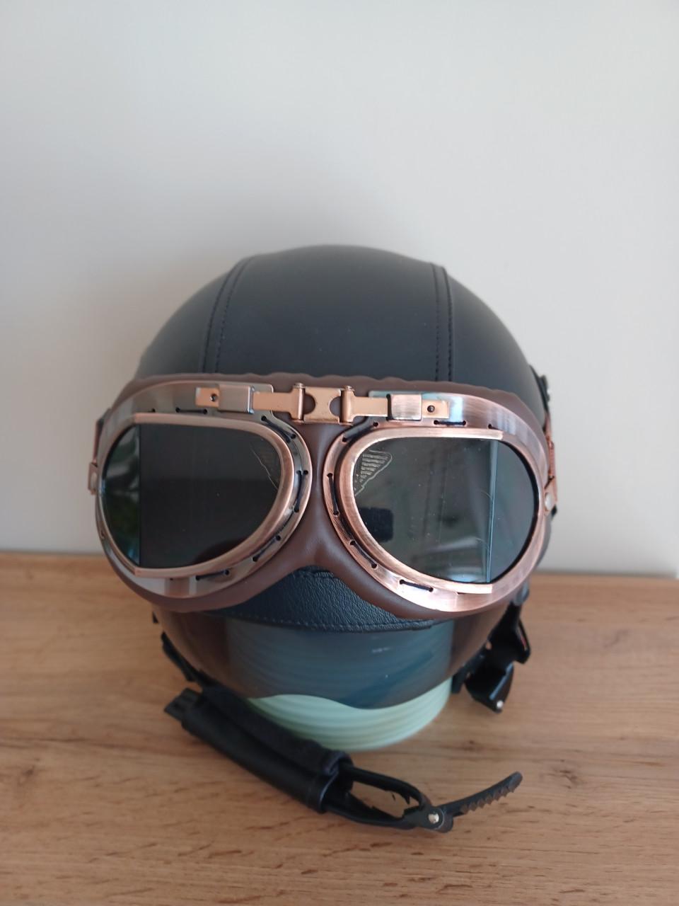 T.K.A.  Helm met Bril en uitschuifbare Zonneklep