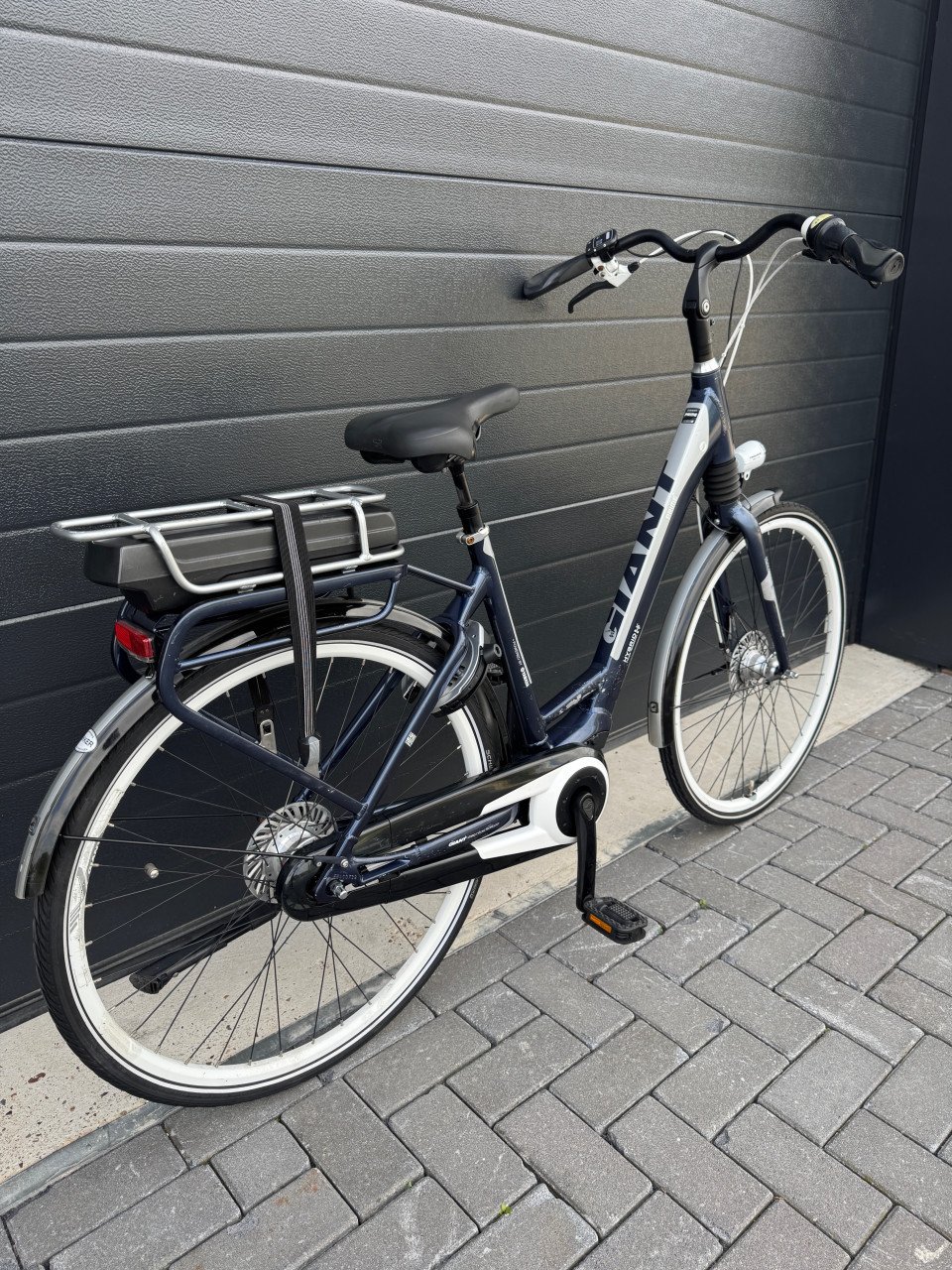 Giant Prime Hybrid Middenmotor Met Extra Accu