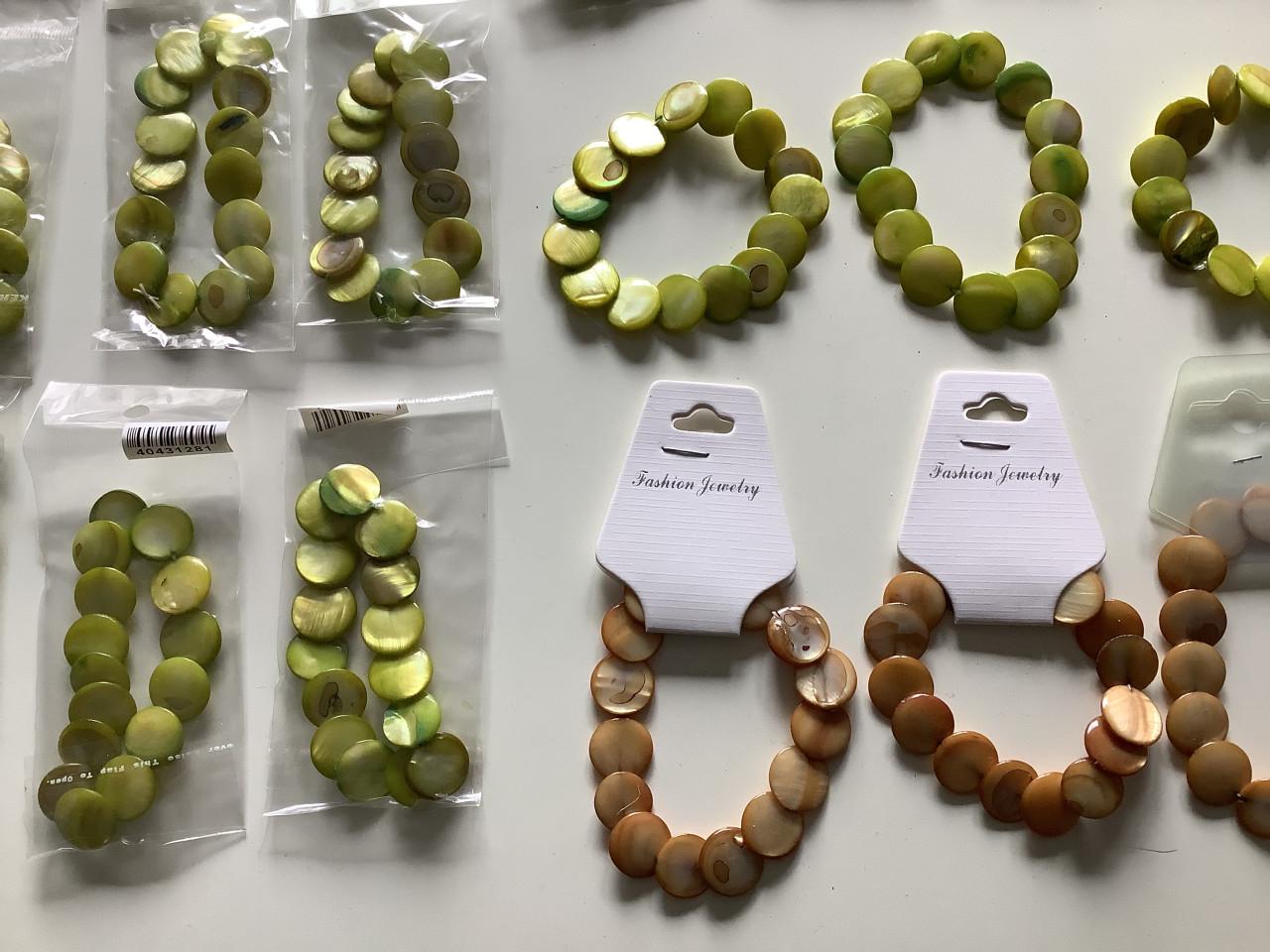 Partij leuke armbandjes ( partij 124).