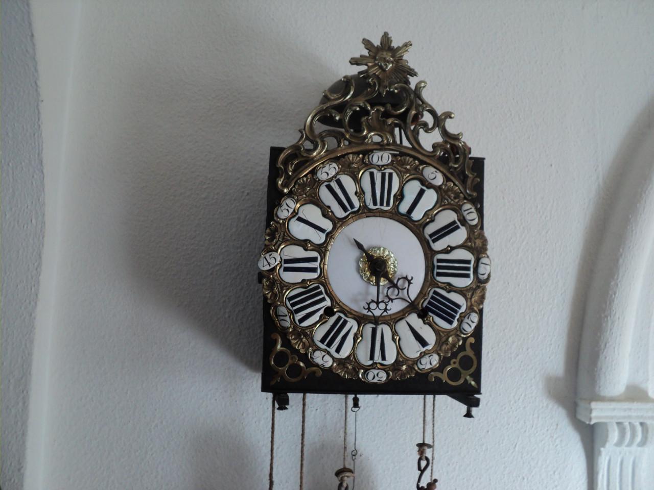 Prachtige kleine antieke comtoise klok type cartouche anno 1760