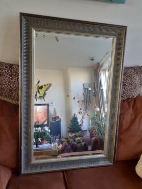 Spiegel met geslepen rand en mooie lijst
