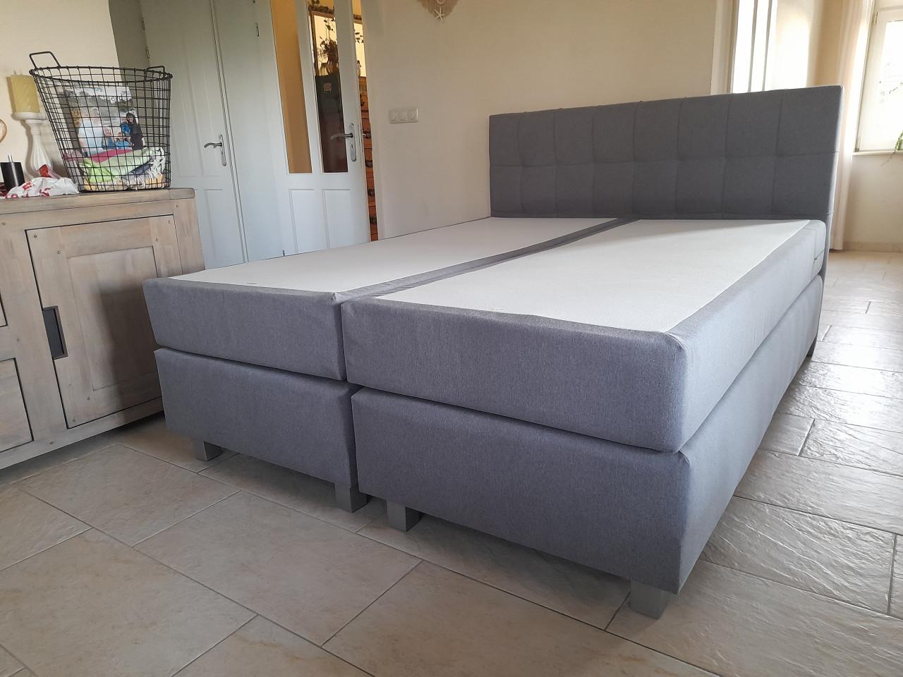 Boxspring 160 x 200  (in goede nette staat )