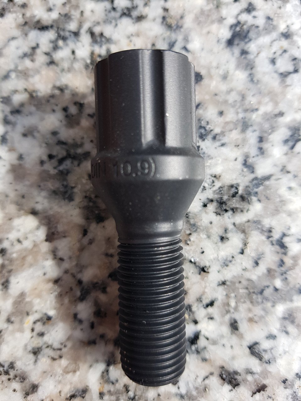 Nieuwe set wielbouten.