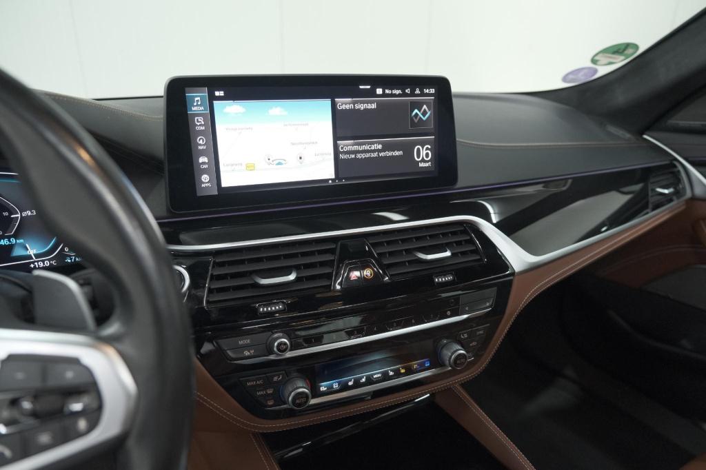 BMW 5 Serie 545e xdrive business edition plus | m sportpakket | driving ass