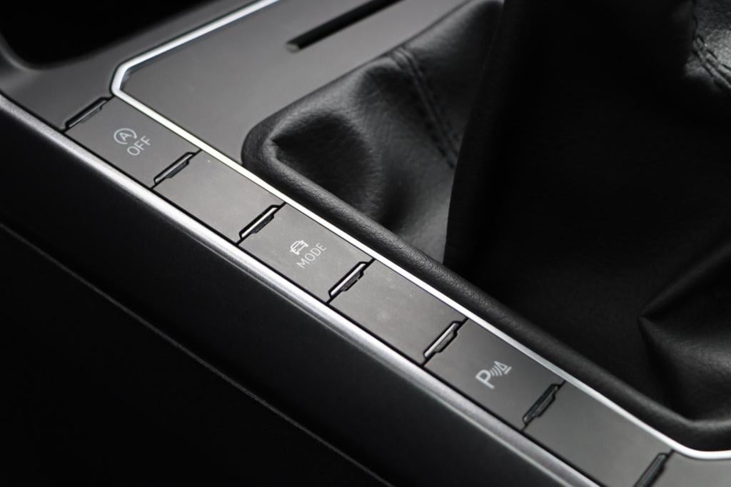 Volkswagen Polo 1.0 tsi highline r-line | stoelverwarming | adaptive