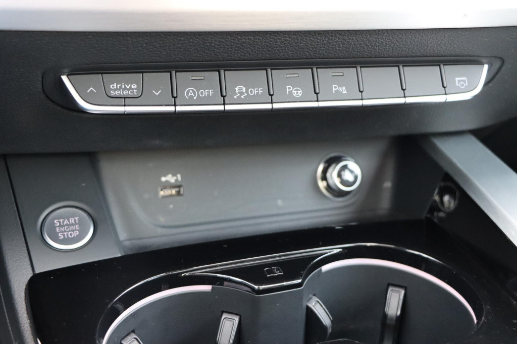 Audi A4 limousine 35 tfsi launch edition sport