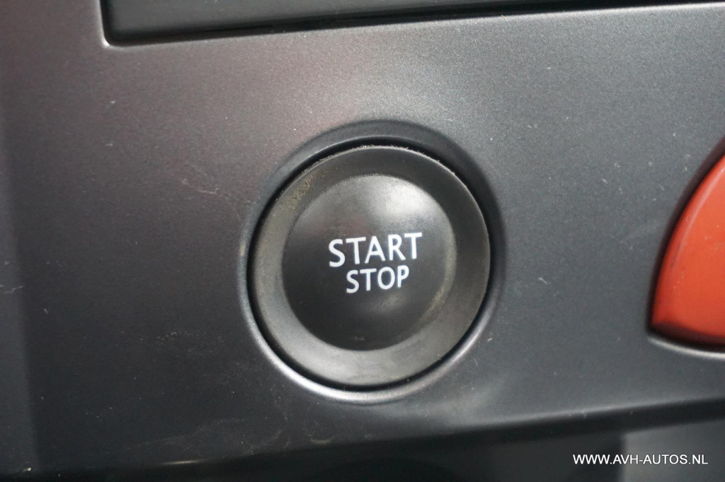 Renault Megane 2.0-16v tech line