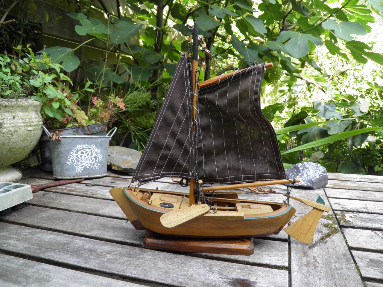 Bootje ongeveer 30 bij 30 cm hout