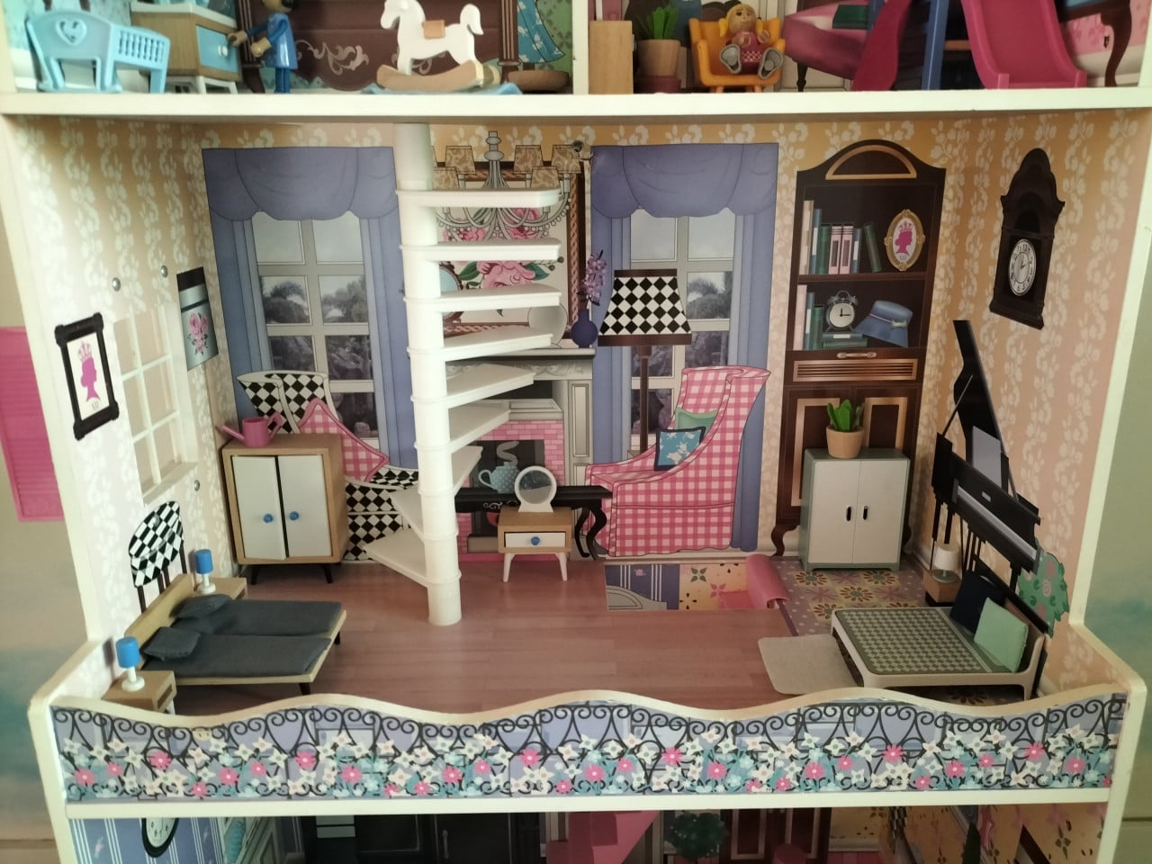 Poppenhuis met toebehoren