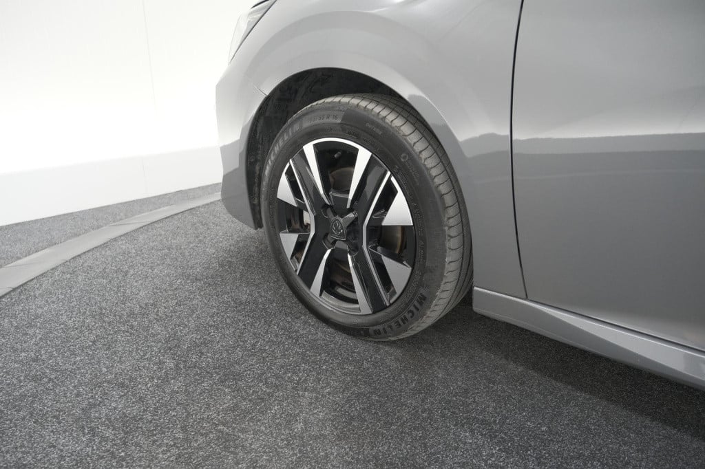Peugeot 208 hybrid 100 e-dcs6 allure | camera | keyless entry | apple carpl