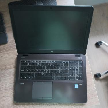 HP ZBook 15u G4 i7-7500U 16GB 512GB Office W11