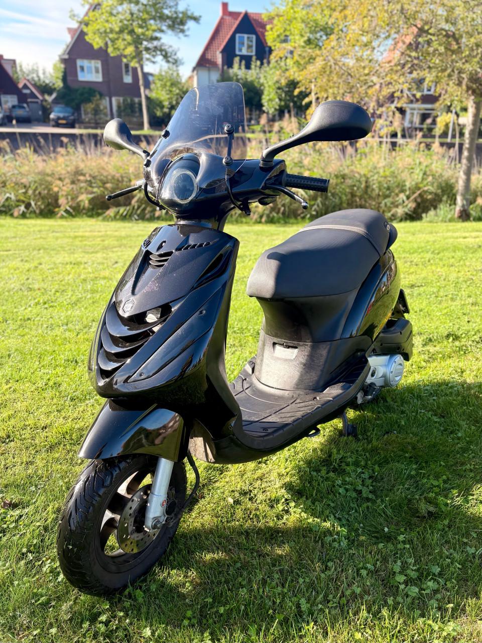 Piaggio Zip iGet 2019 - 45 km/u - Rijklaar