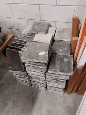 Oude gesmoorde estrikken (hardsteen tegels)