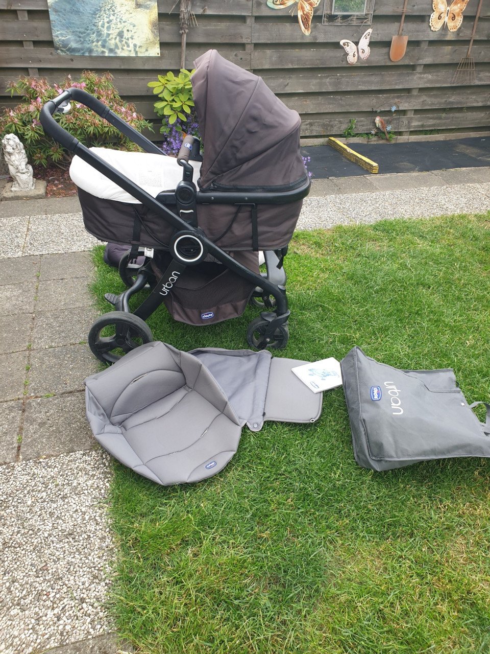 Kinderwagen/ Buggy met voetenzak/ regenhoes merk Chicco Uraban plus