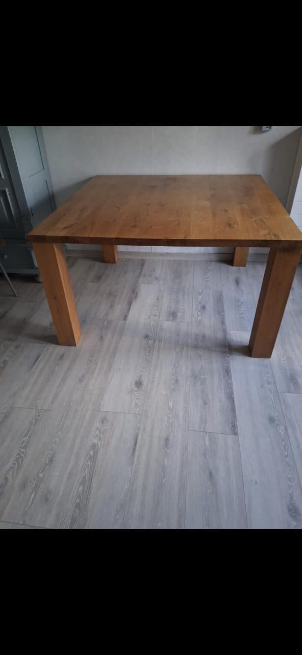 Houten eettafel