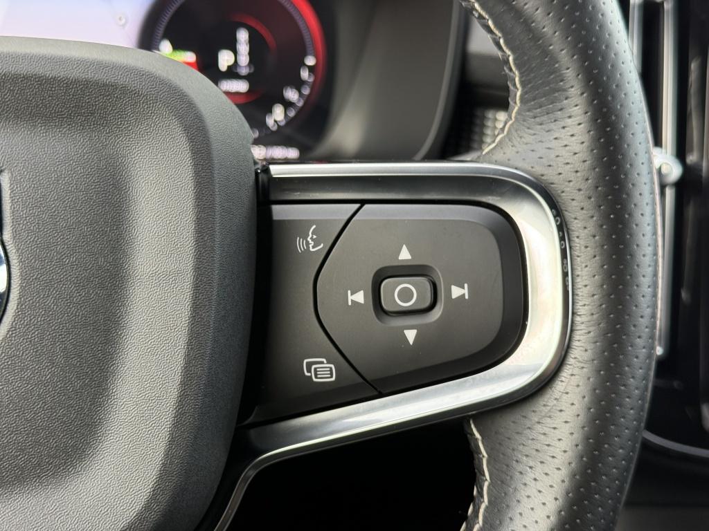 Volvo XC40 t5 262pk recharge r-design| adap.cruise| trekhaak| camera| elek.