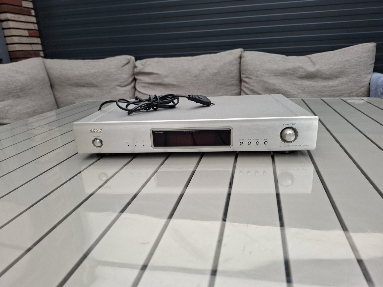 Denon tuner type TU-1500AE.