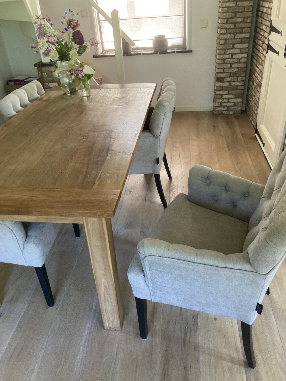 Eettafel met stoelen